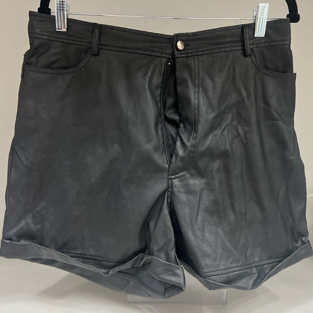 PrettyLittleThing Black Flat Front Shorts